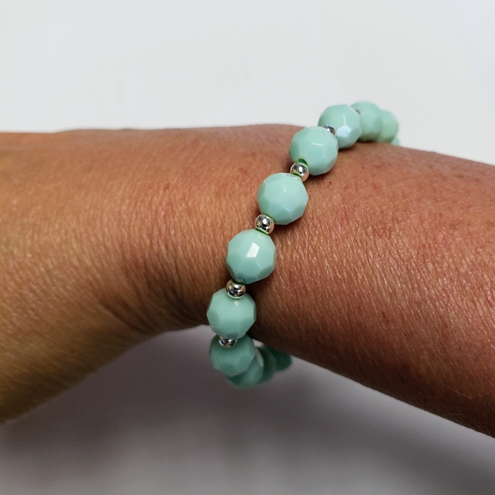 Avon stretch bracelets. Four. Shades of green. - Picture 6 of 10